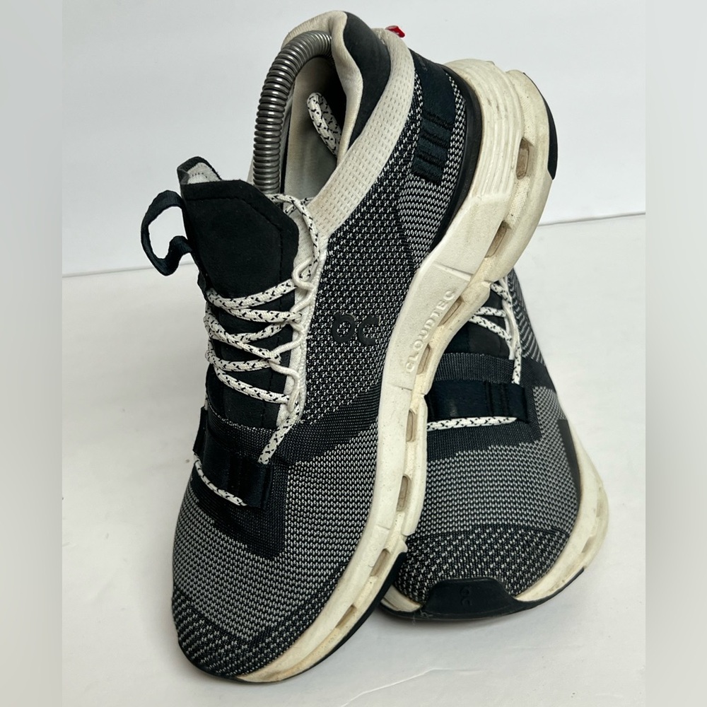 On Cloudnova Women’s Size 8 Black White Athletic Running Shoes - Picture 3 of 11
